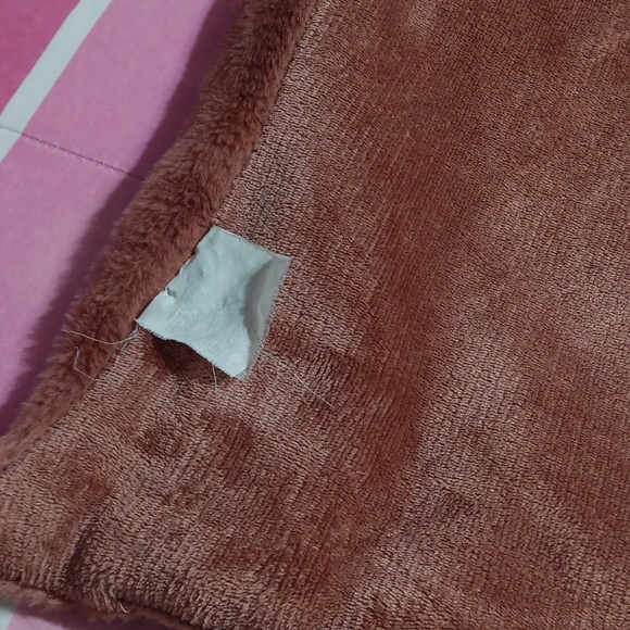 Beautiful Plush Soft Throw Blanket - Picture 5 of 7